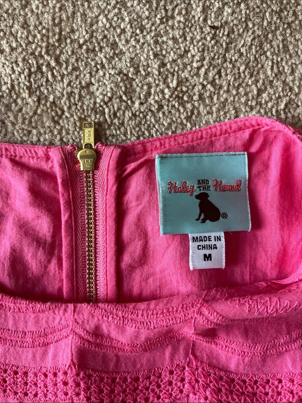 Like New ladies Haley & the Hound top! Sz.M, Beautiful bright pink w gold zipp